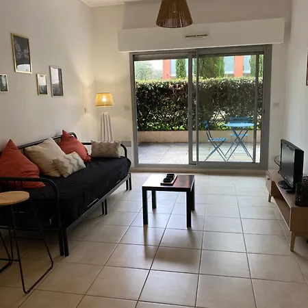 Appartement Avec Terrasse Lägenhet *